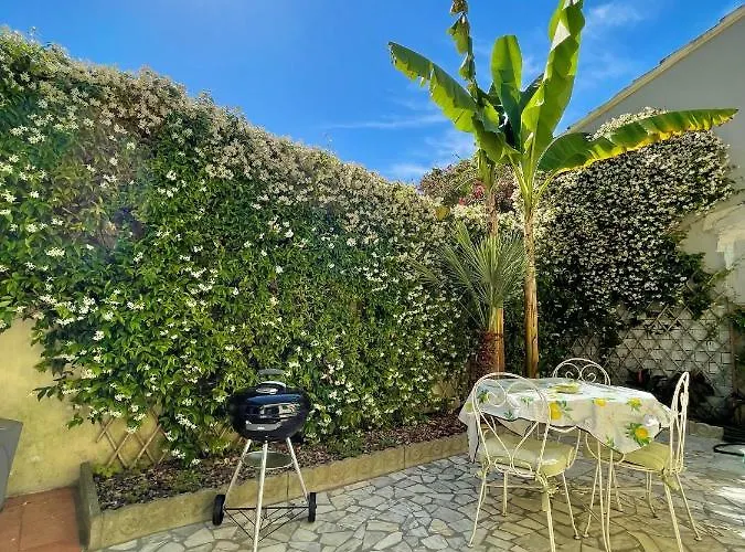 Ampia Casa Con Giardino Апартаменты Виареджо