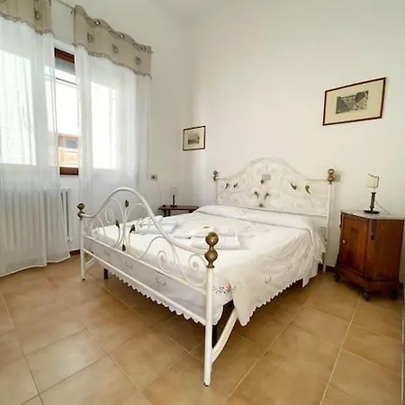 Ampia Casa Con Giardino